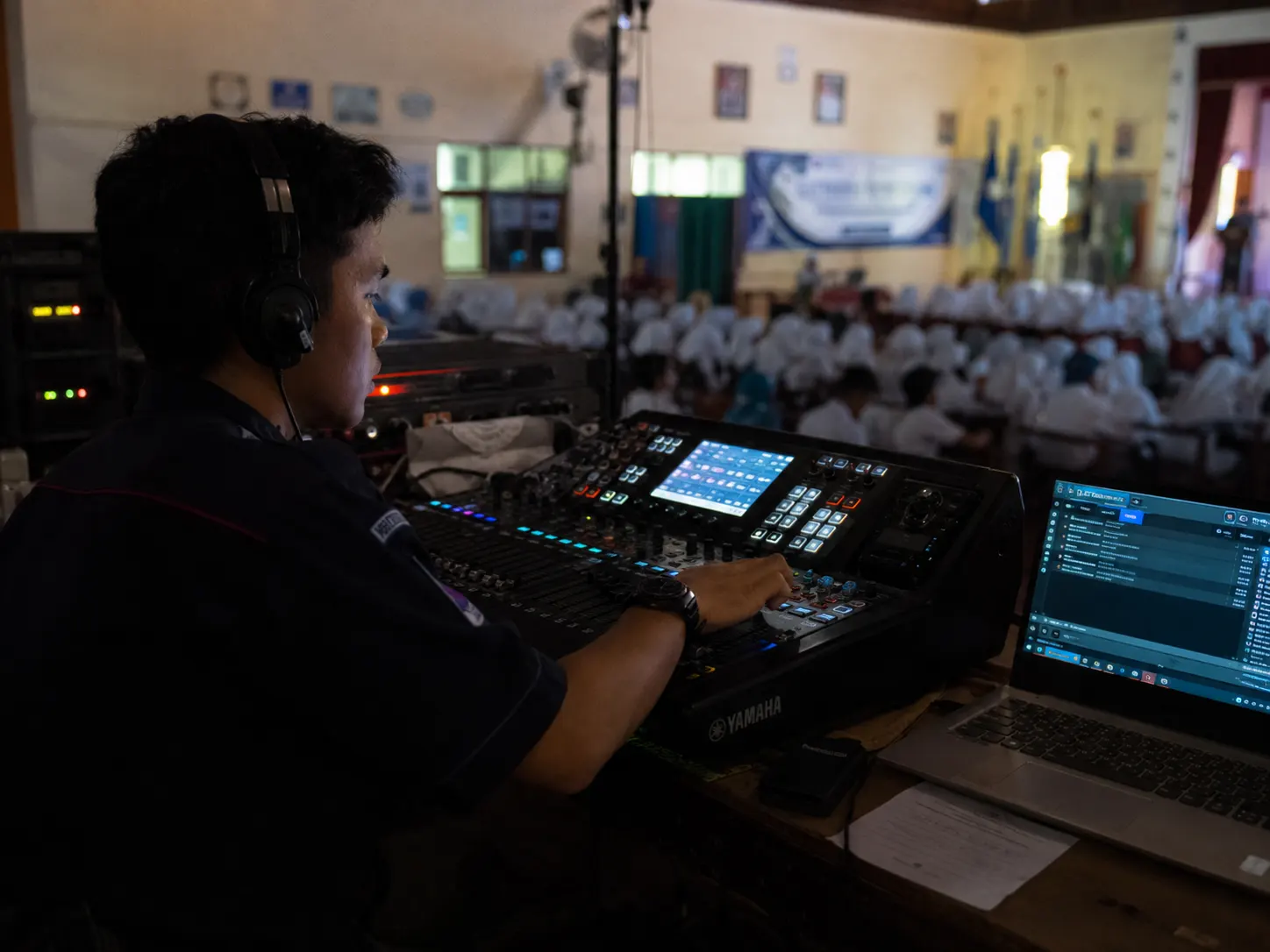 Thumbnail Operator Mixer Sound System Sekolah